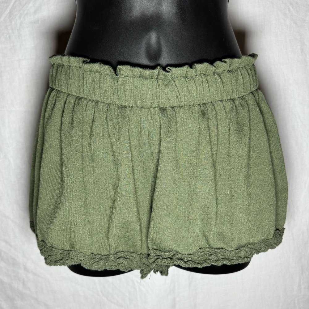 Women's Olive Green Waffle Knit Fairy Shorts Crochet Lace Trim Size Small - Picture 2 of 9